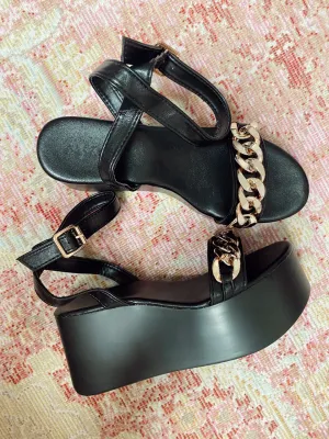 BLACK PLATFORM SANDALS WITH CHAIN DETAIL